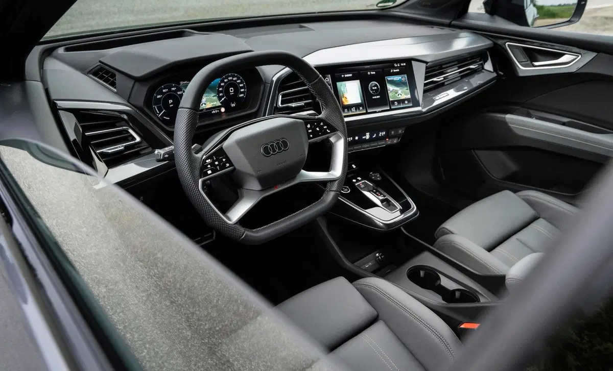 Audi Q4 Q4 45 e-tron quattro Business Advanced (14)