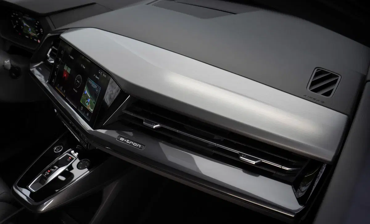 Audi Q4 Q4 45 e-tron quattro Business Advanced (16)