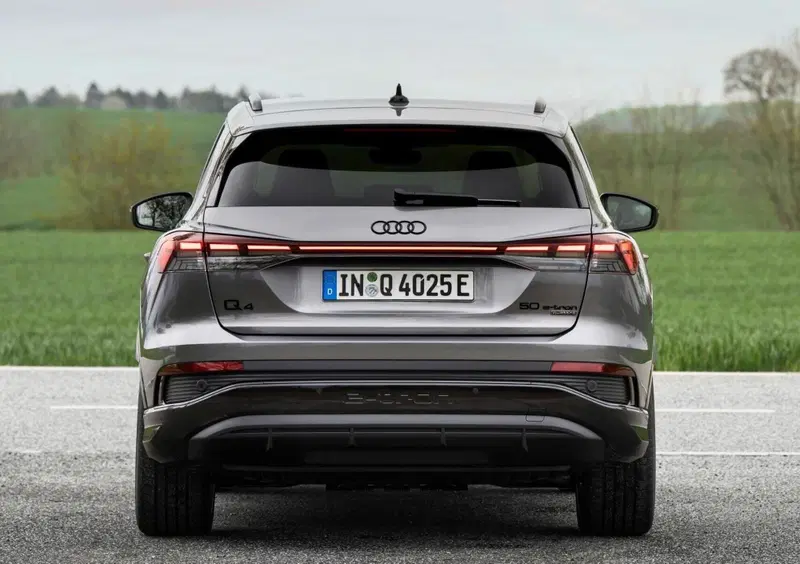 Audi Q4 (4)