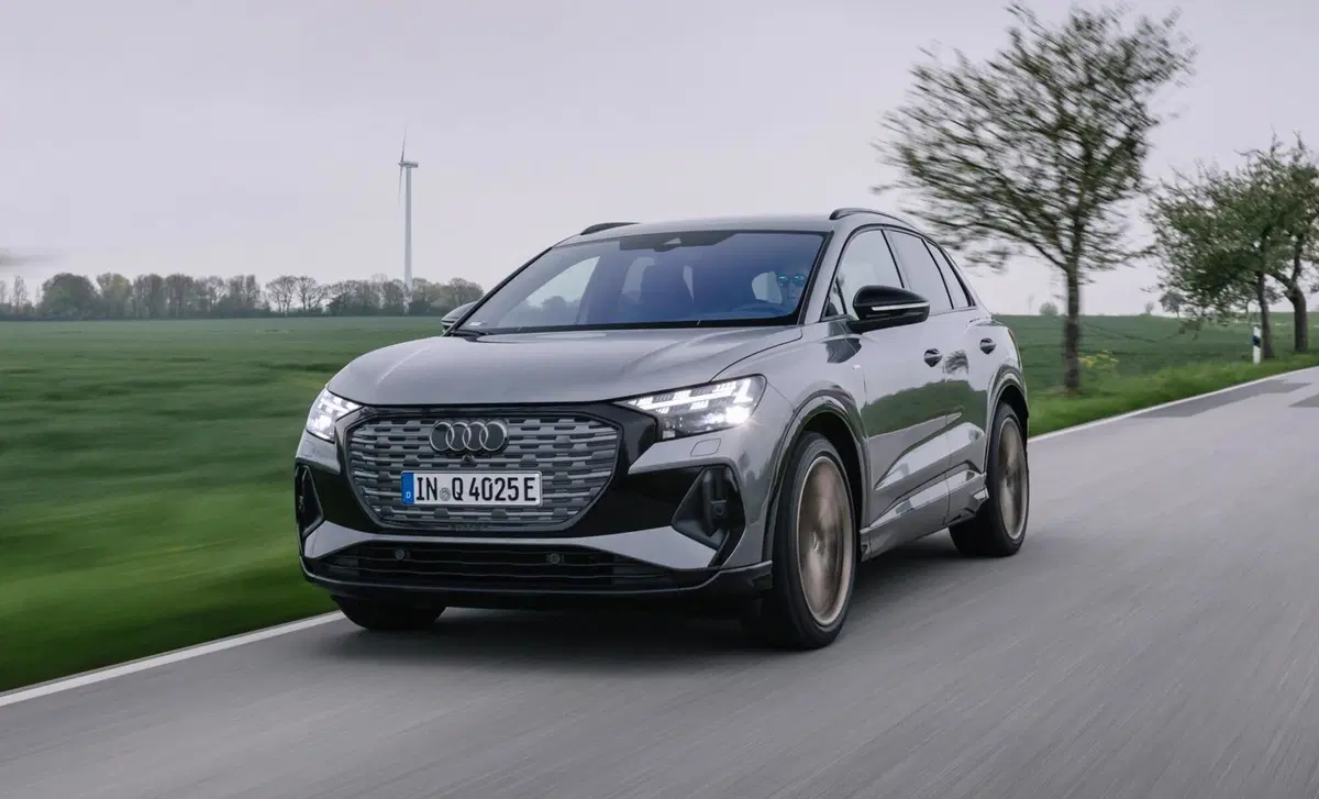 Audi Q4 Q4 45 e-tron quattro Business Advanced (9)