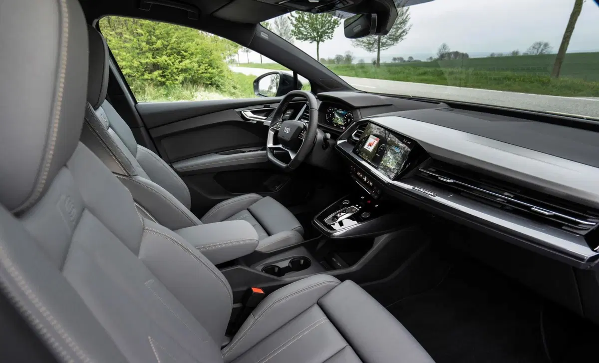 Audi Q4 Q4 45 e-tron quattro Business Advanced (19)