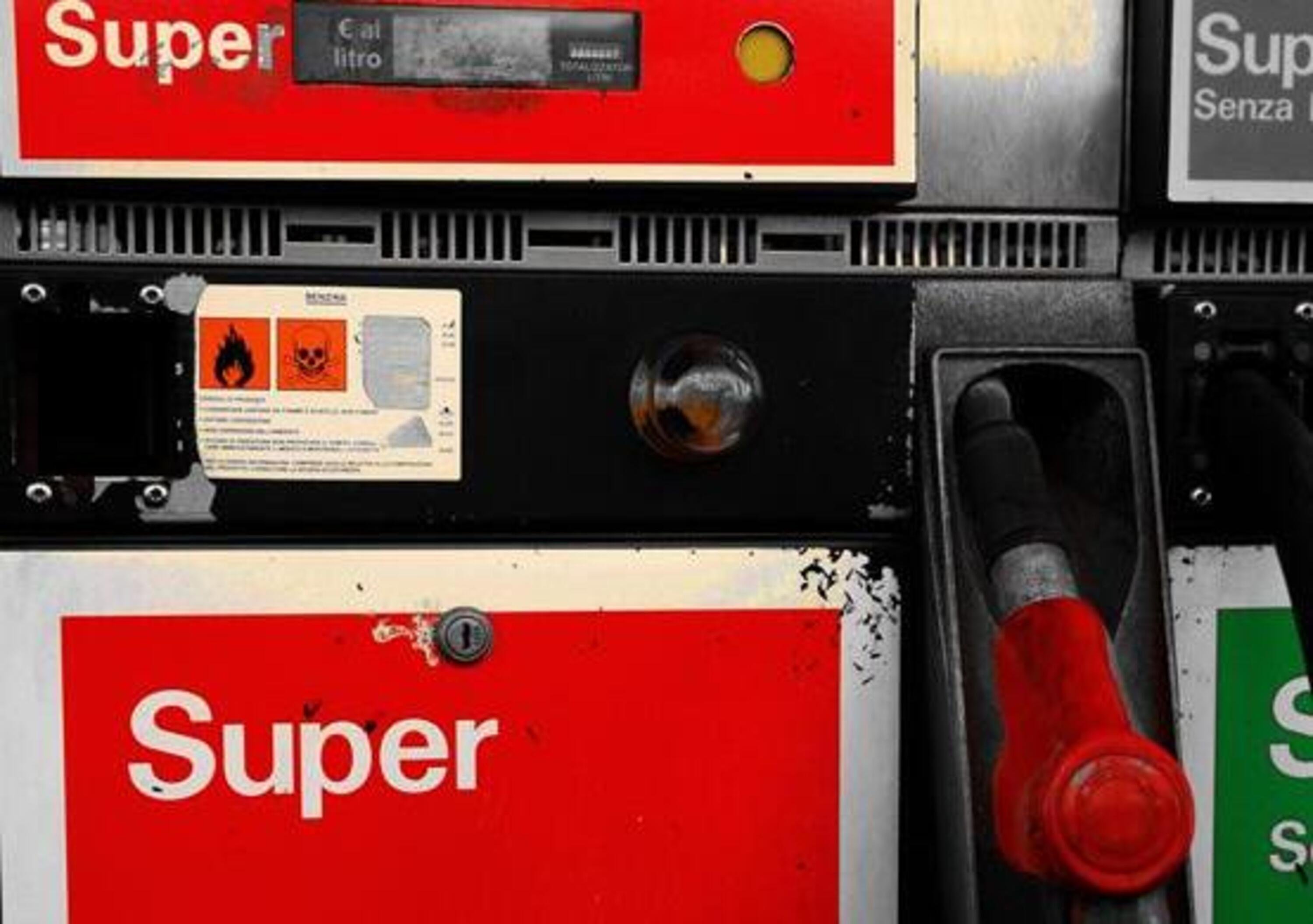 Addio alla benzina Super: &egrave; vietata in tutto il mondo