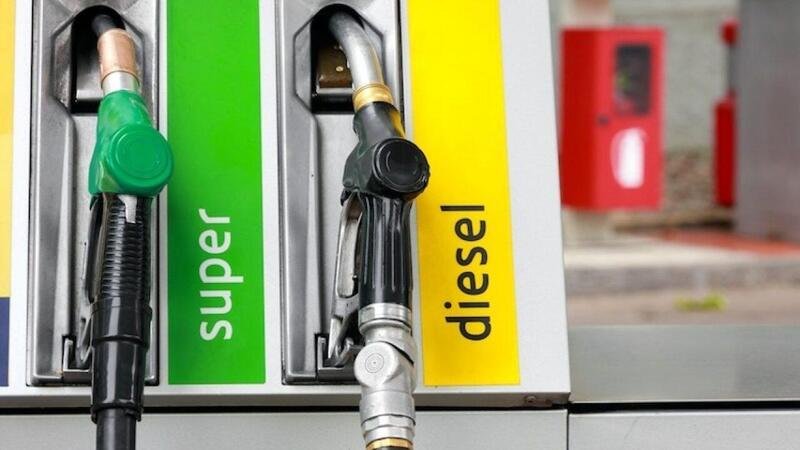Stangata benzina e diesel: 300 euro in pi&ugrave; all&rsquo;anno per ogni famiglia 