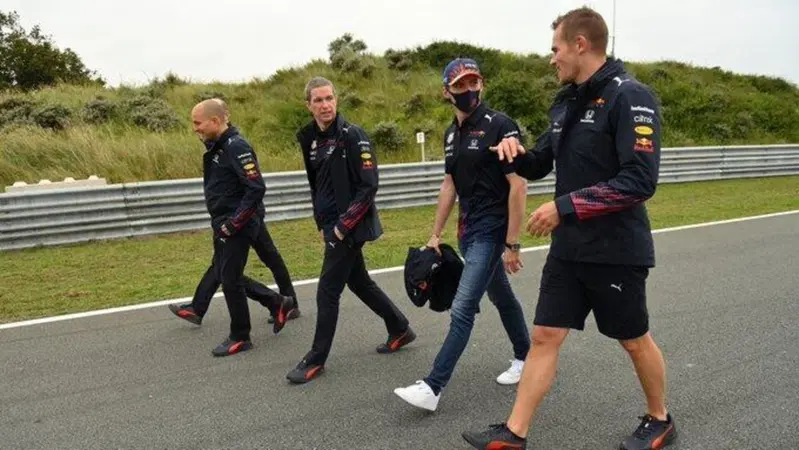 F1, Verstappen: "Con Hamilton spero di tornare a duellare in pista"