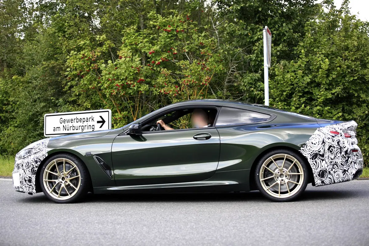 BMW Serie 8 restyling: maxi doppio rene, sì o no? Le foto spia (2)