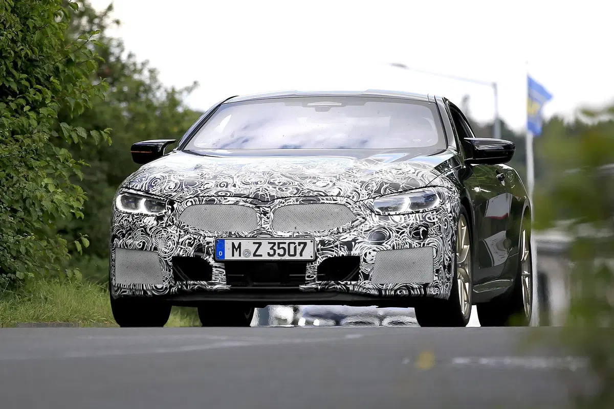 BMW Serie 8 restyling: maxi doppio rene, sì o no? Le foto spia (8)