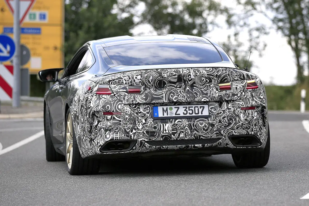 BMW Serie 8 restyling: maxi doppio rene, sì o no? Le foto spia (10)
