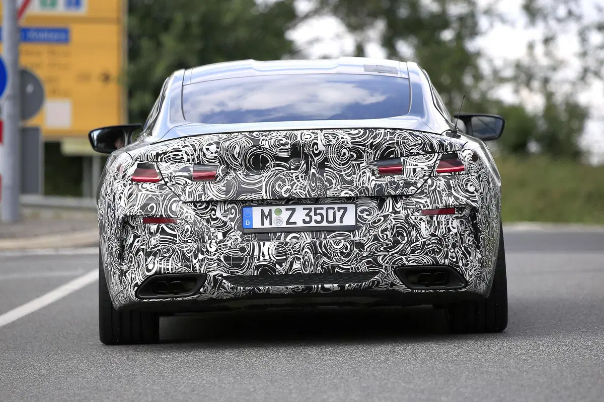 BMW Serie 8 restyling: maxi doppio rene, sì o no? Le foto spia (9)