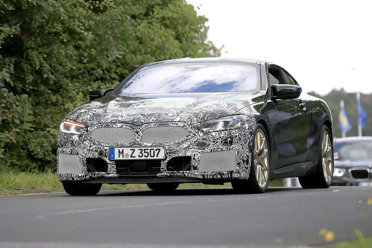 BMW Serie 8 restyling: maxi doppio rene, sì o no? Le foto spia (11)