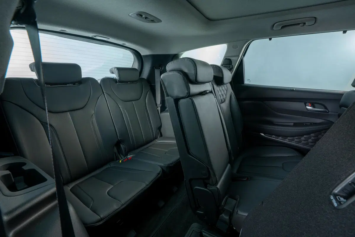 Prova Hyundai SANTA FE hybrid plug-in | Ibrida "alla spina" con 7 posti. Da 61.000 euro (4)