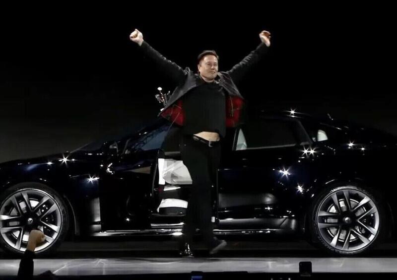 La gerarchia delle auto elettriche: Musk leader con Tesla, Volkswagen e SAIC-GM-Wuling subito dietro. Stellantis e Bmw inseguono 