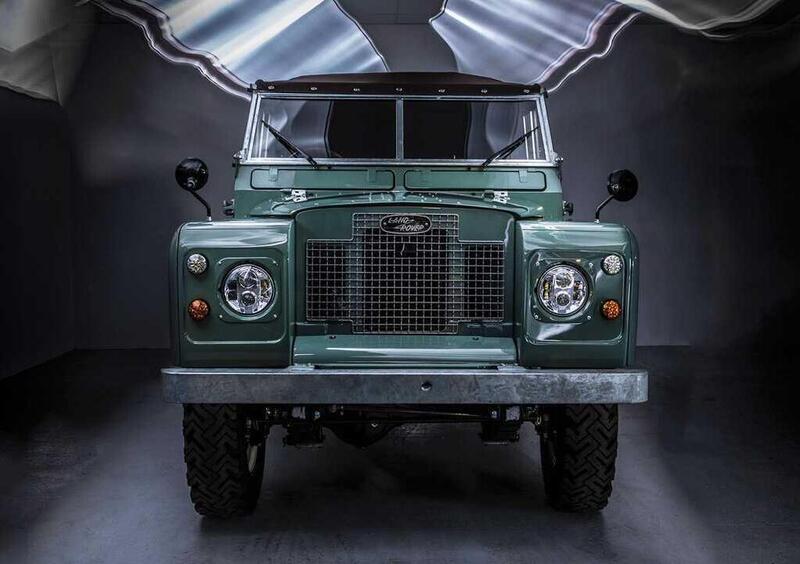 Lo storico Land Rover Defender diventa elettrico con Everrati