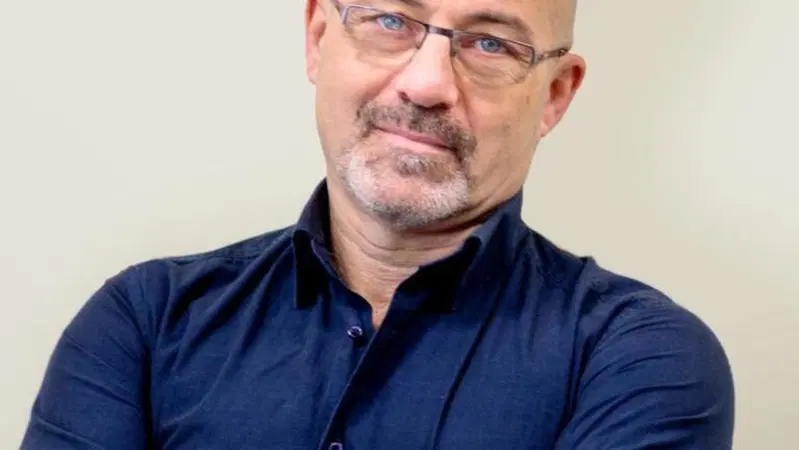 Cingolani discute con l'UE per salvare le supercar