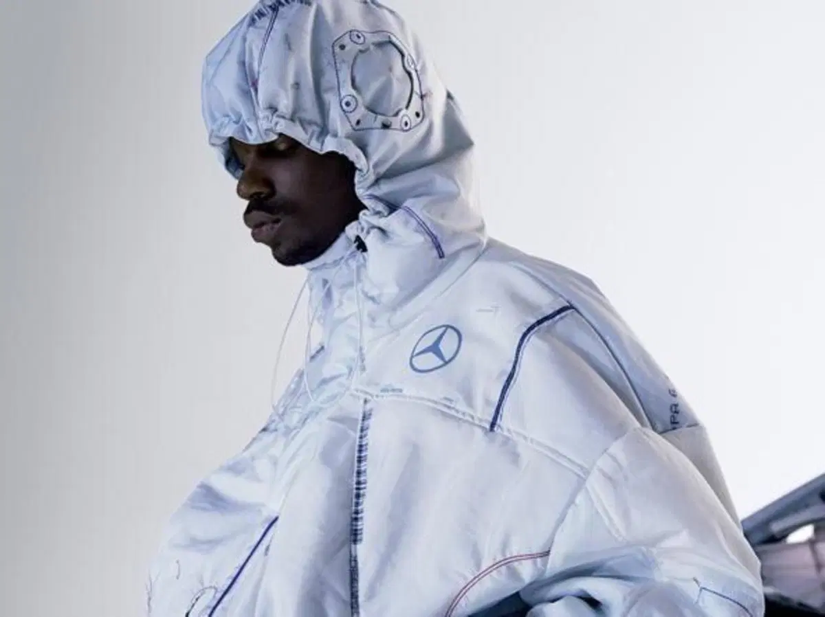Ultima moda Mercedes: abiti con airbag! (2)