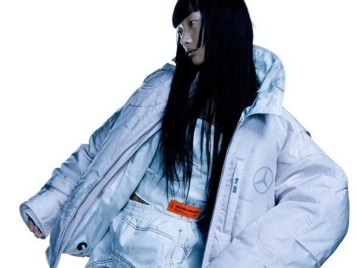 Ultima moda Mercedes: abiti con airbag! (3)