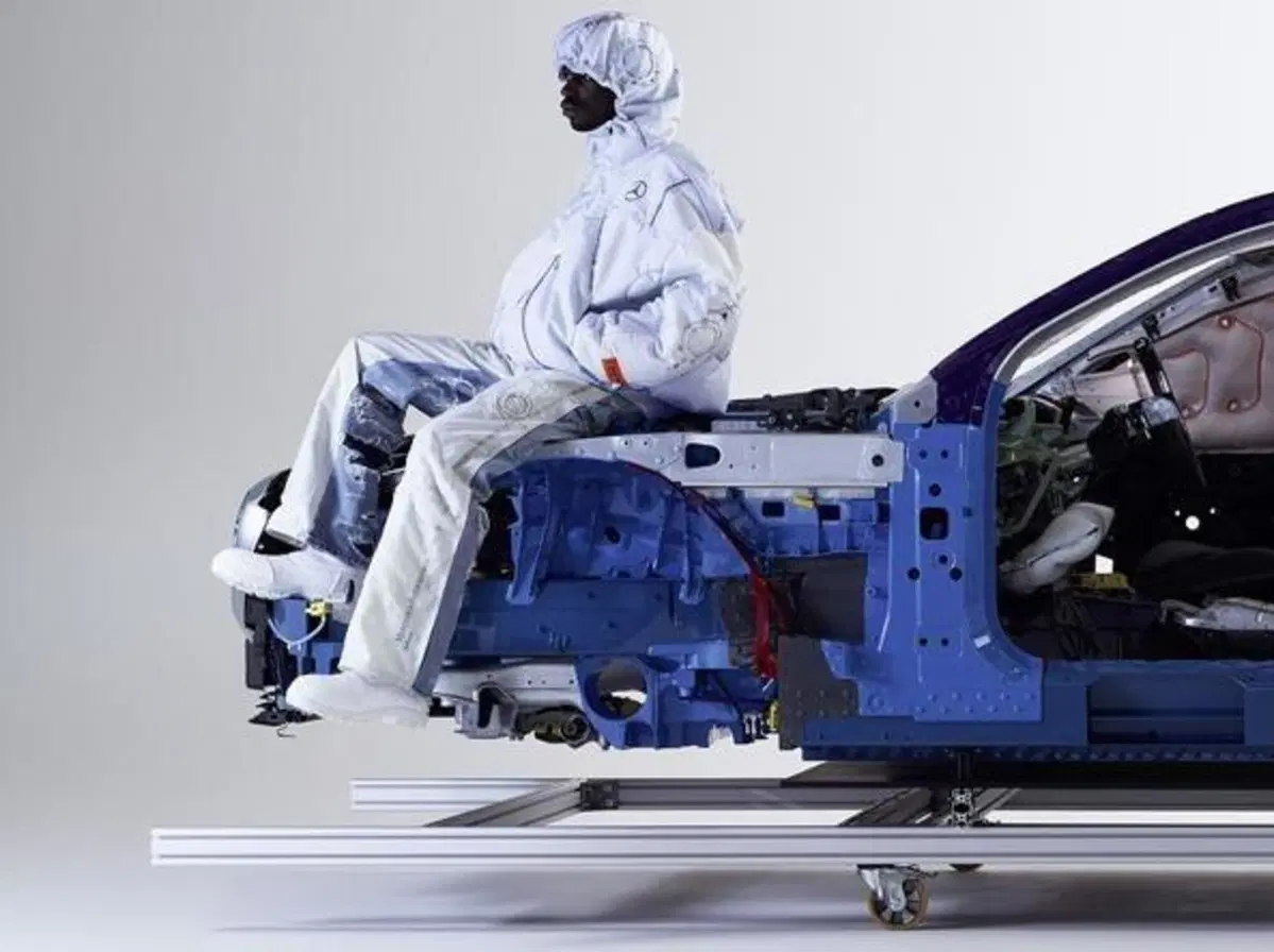 Ultima moda Mercedes: abiti con airbag! (4)