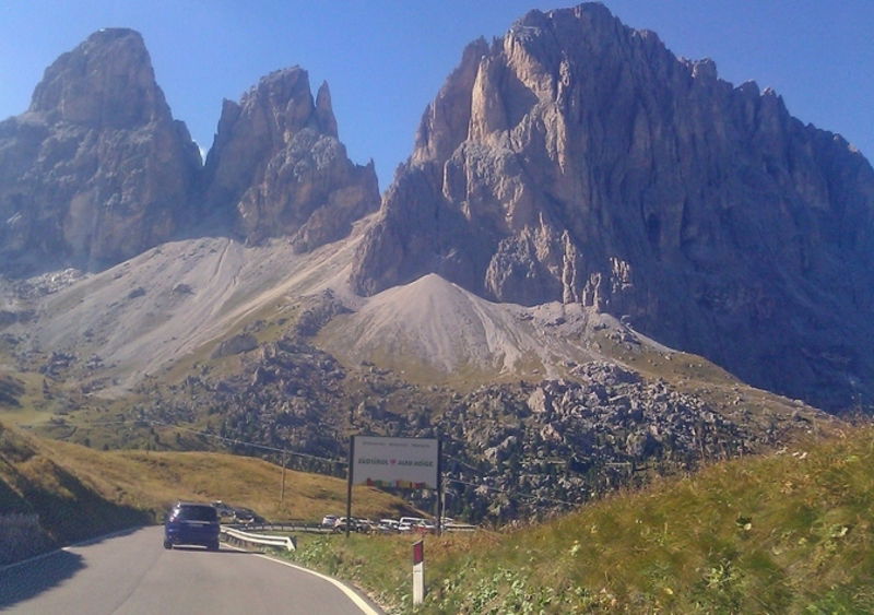 Per tutelare le Dolomiti: dal 2022 meno auto sulle strade di montagna