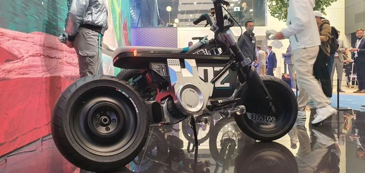 BMW Vision AMBY e i-Vision AMBY. Due proposte per la mobilità [VIDEO e GALLERY] (3)