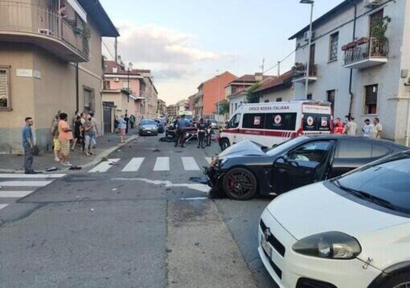 Guida in infradito distruggendo la propria Porsche 