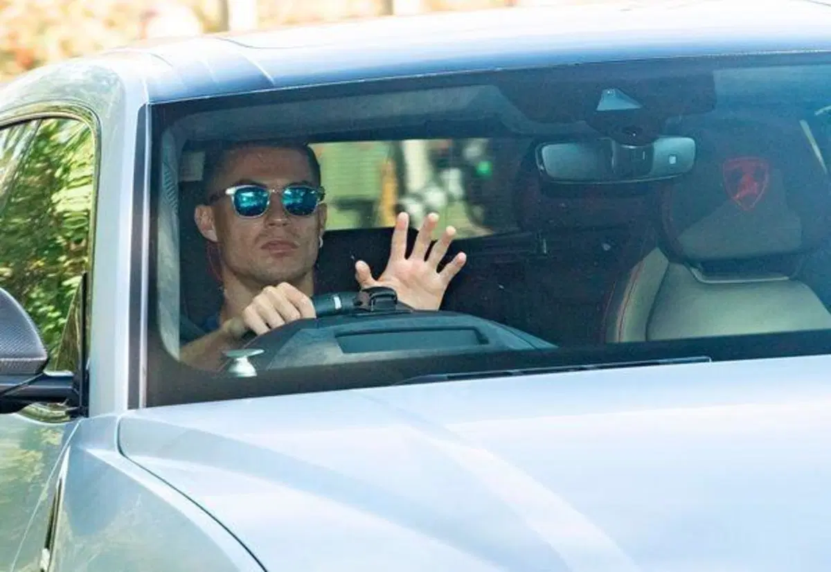 Cristiano Ronaldo avvistato su una nuova Lamborghini Urus (2)