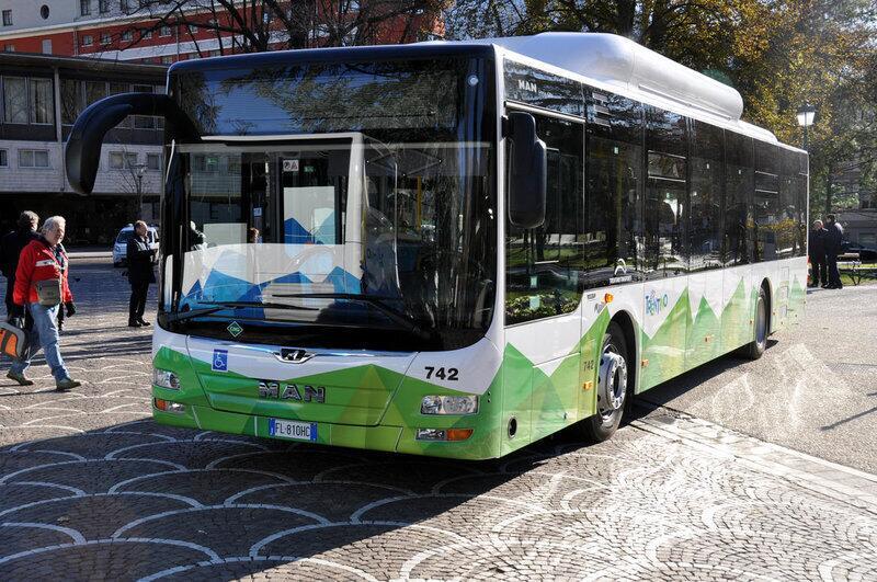 Trento, il metano bio alimenta i bus grazie alla raccolta differenziata dei cittadini 