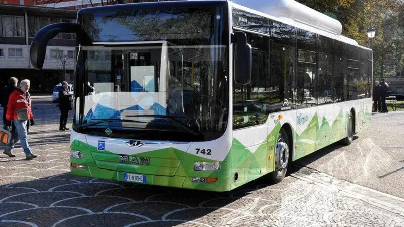 Trento, il metano bio alimenta i bus grazie alla raccolta differenziata dei cittadini 