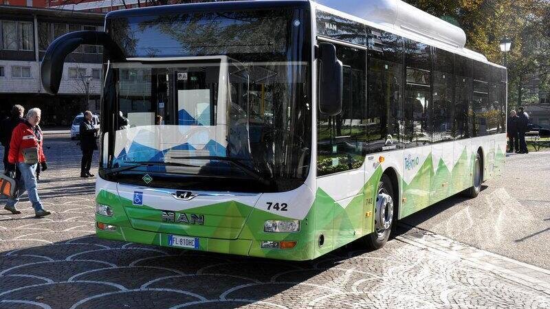 Trento, il metano bio alimenta i bus grazie alla raccolta differenziata dei cittadini 