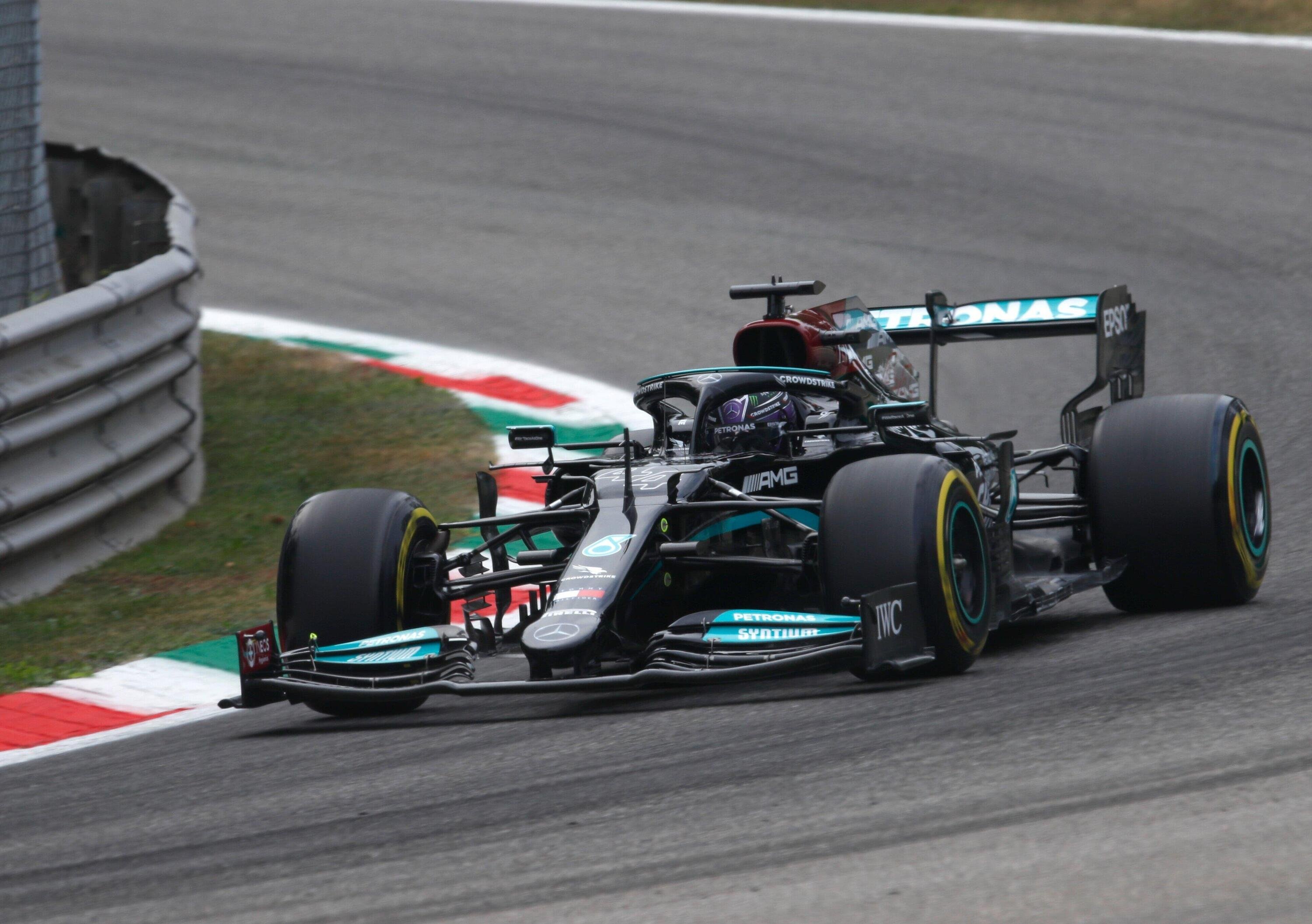 F1, Hamilton fa i complimenti a Bottas per il miglior tempo