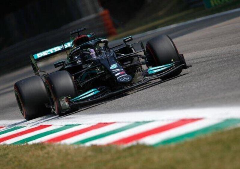 F1, Hamilton: &quot;Sar&agrave; una vittoria facile per Verstappen&quot;