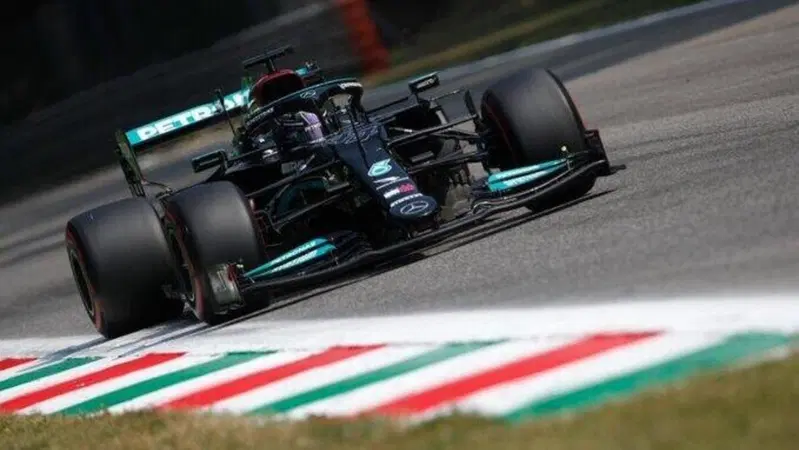 F1, Hamilton: "Sar&agrave; una vittoria facile per Verstappen"