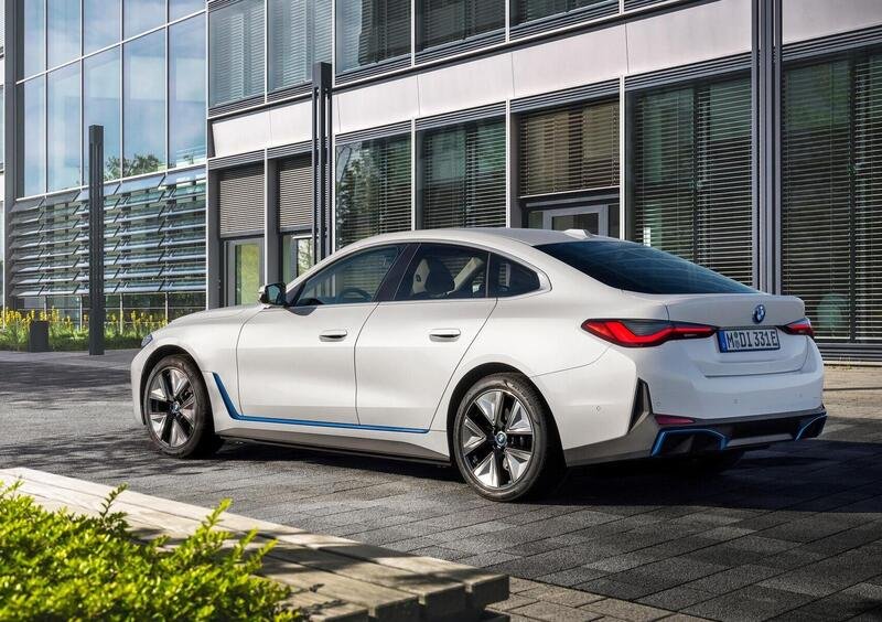 BMW i4 (2021->>) (4)