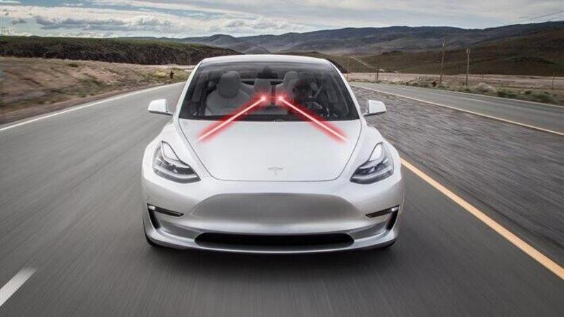 Tesla, raggi laser per pulire i vetri dell&#039;auto