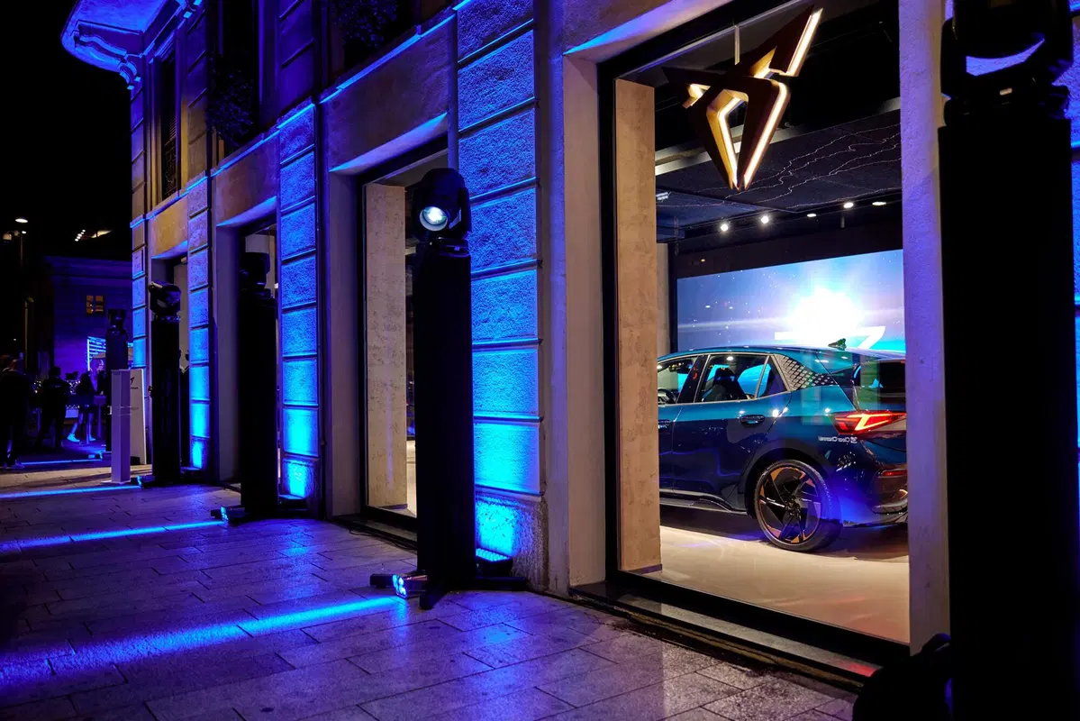 Nasce in Corso Como il Cupra Garage Milano (30)