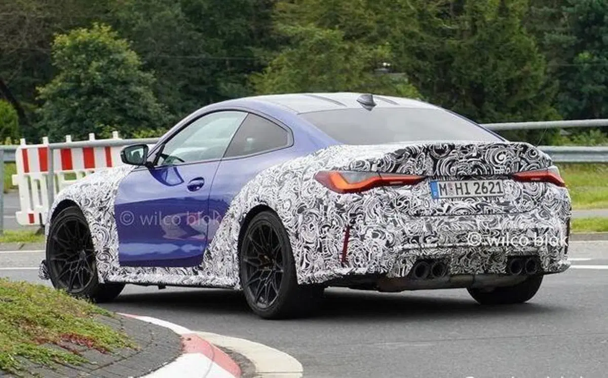Foto spia della BMW M4 CSL 2023 (5)