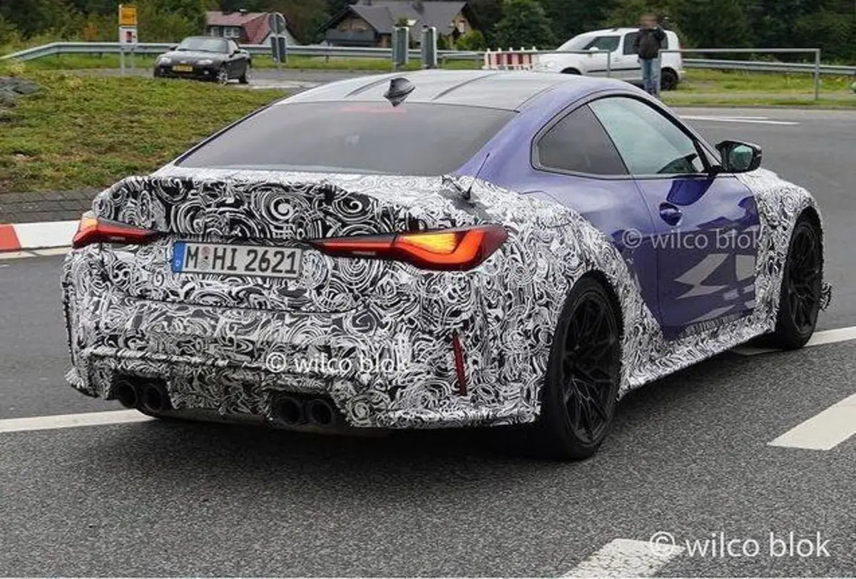 Foto spia della BMW M4 CSL 2023 (6)