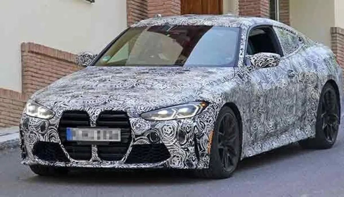 Foto spia della BMW M4 CSL 2023 (3)