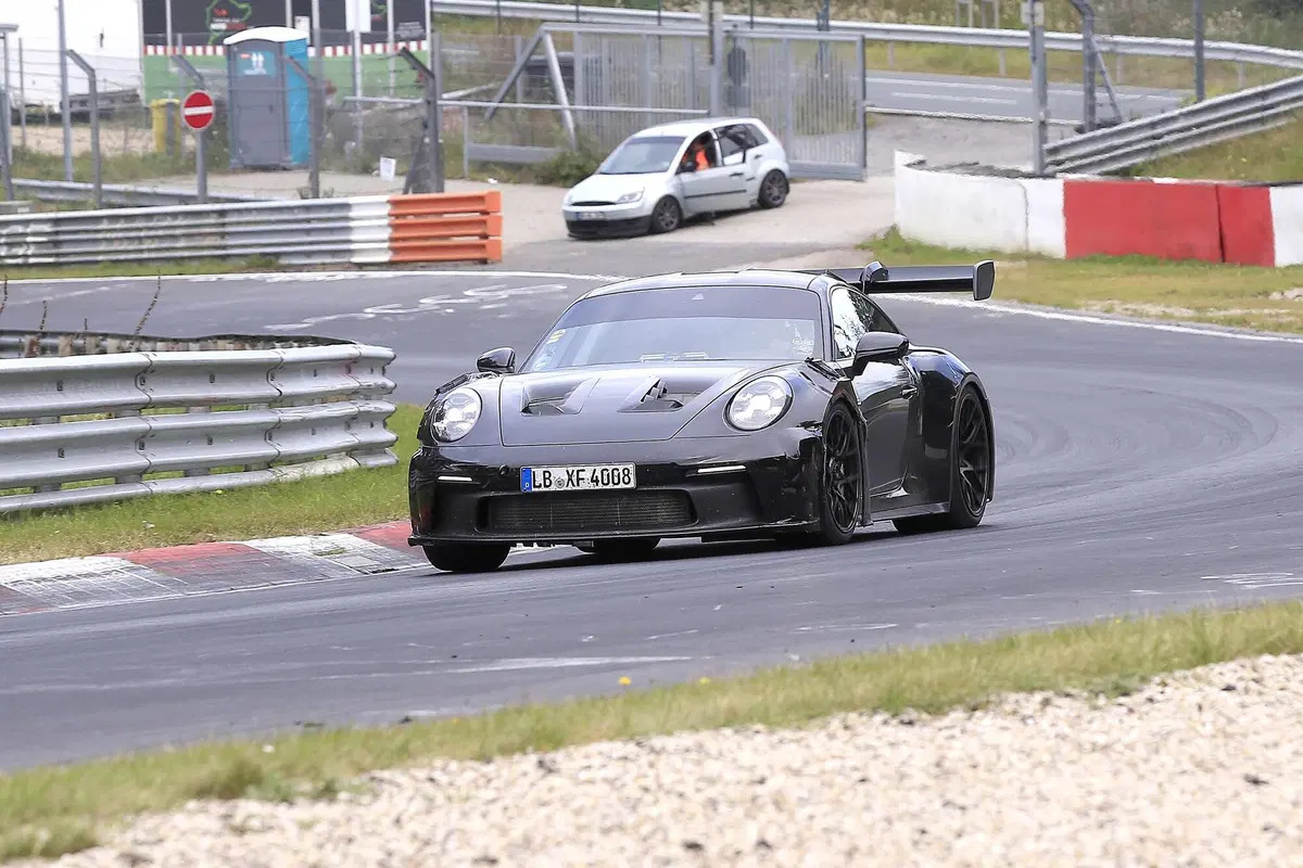 Porsche 911 GT3 RS, le foto spia al Nürburgring (4)