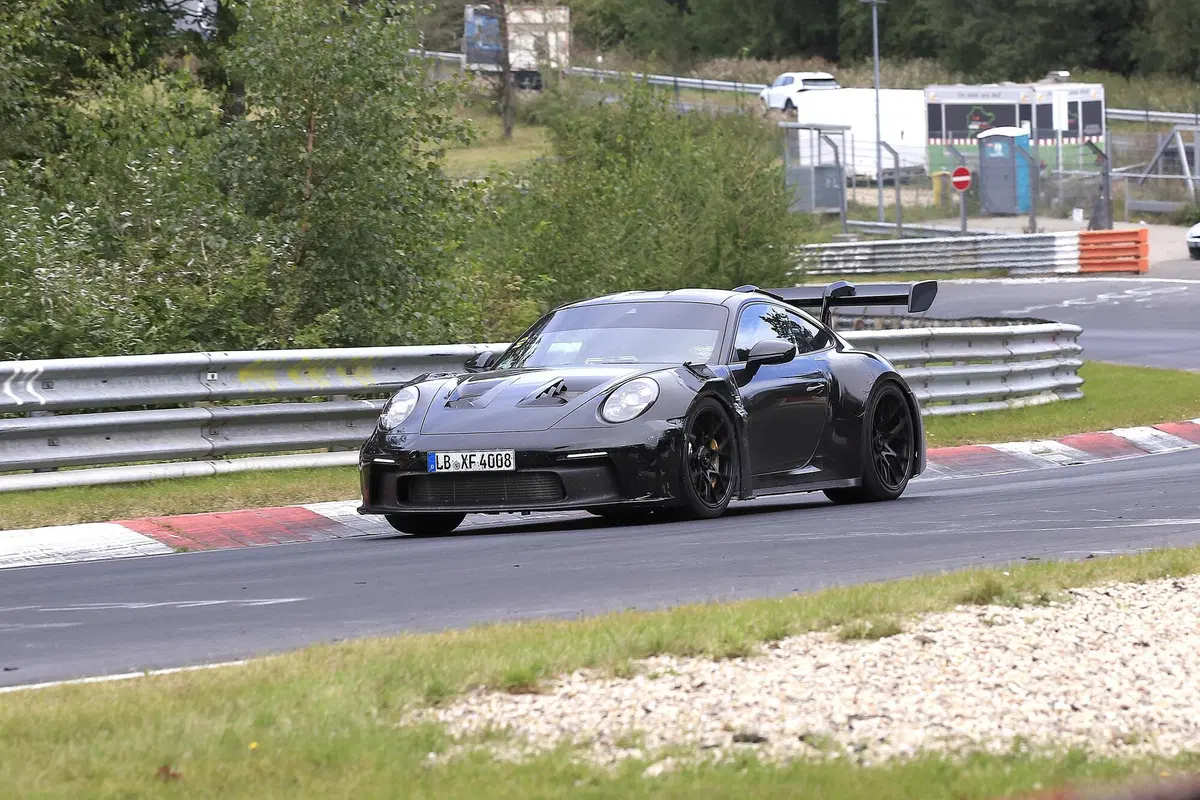 Porsche 911 GT3 RS, le foto spia al Nürburgring (5)