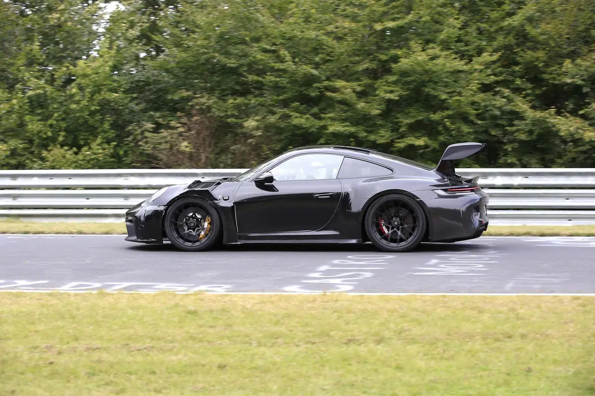 Porsche 911 GT3 RS, le foto spia al Nürburgring (6)