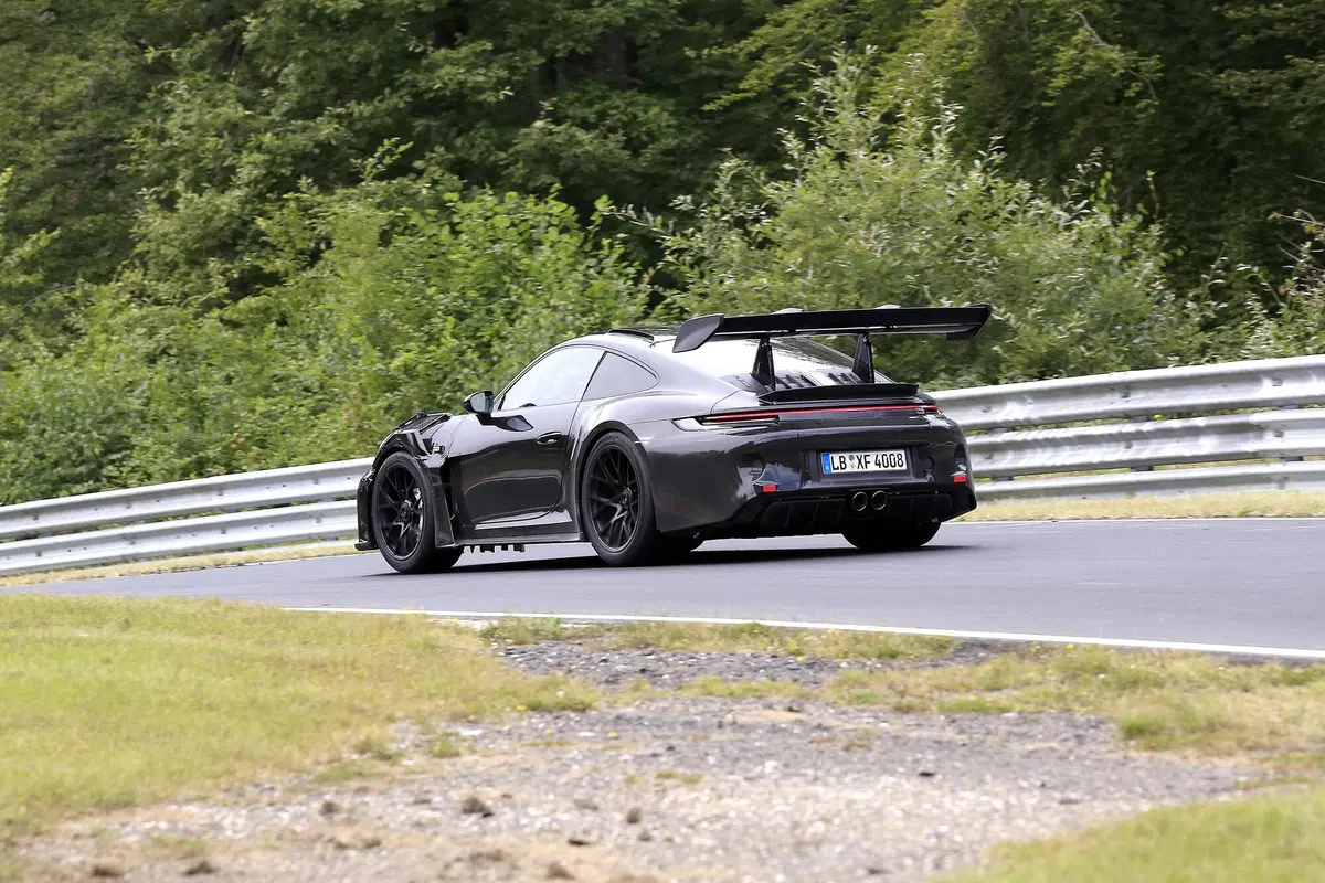 Porsche 911 GT3 RS, le foto spia al Nürburgring (9)