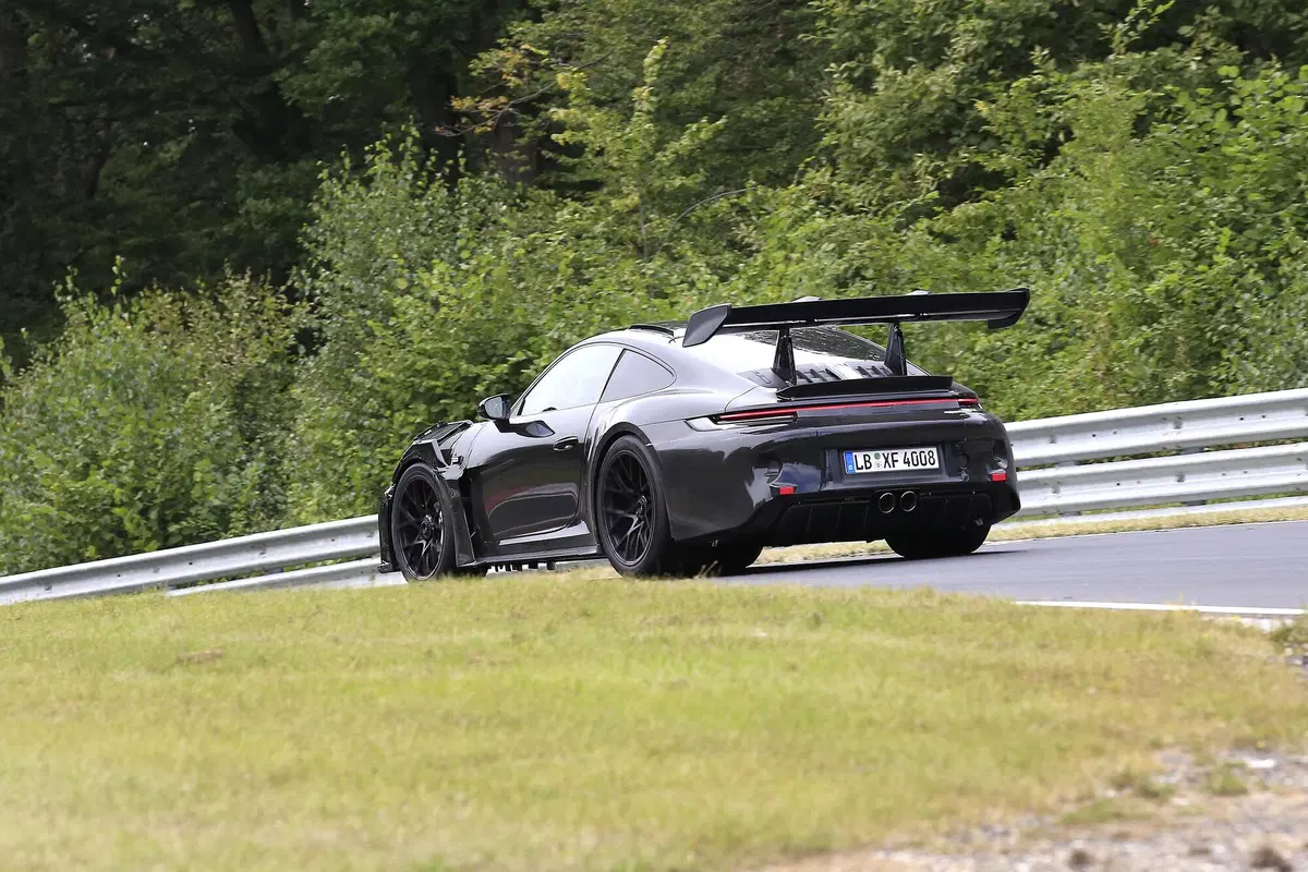 Porsche 911 GT3 RS, le foto spia al Nürburgring (10)