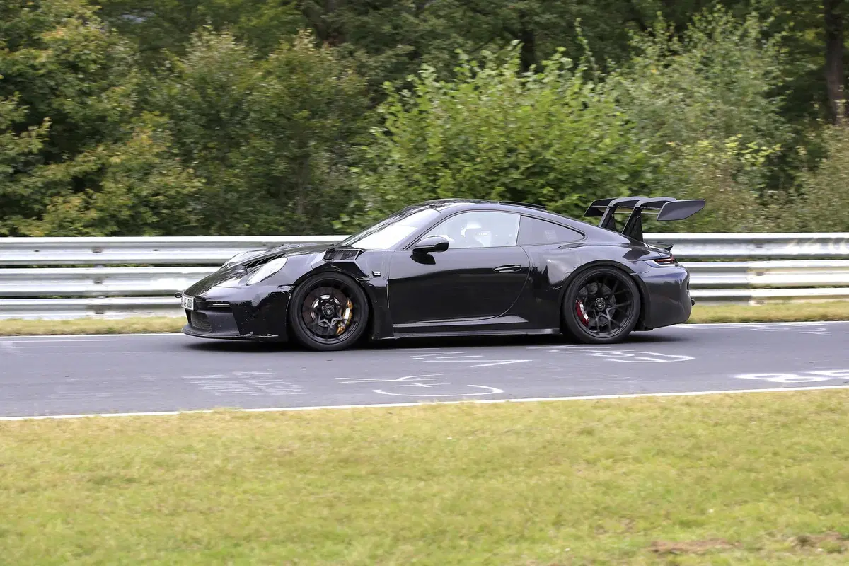 Porsche 911 GT3 RS, le foto spia al Nürburgring (11)