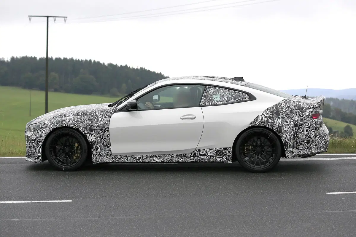 BMW M4 CSL, maxi rene o no? Le foto spia (3)