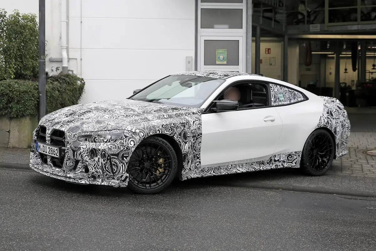 BMW M4 CSL, maxi rene o no? Le foto spia (8)