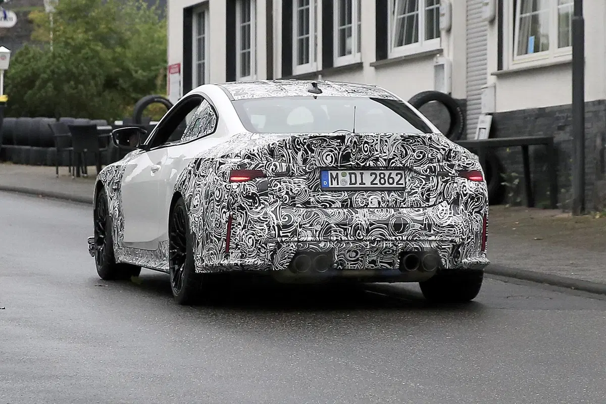 BMW M4 CSL, maxi rene o no? Le foto spia (9)