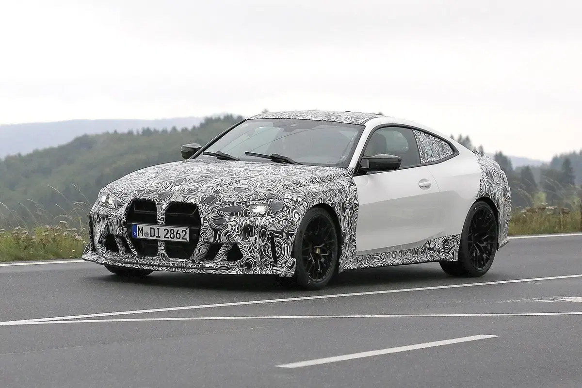 BMW M4 CSL, maxi rene o no? Le foto spia (10)