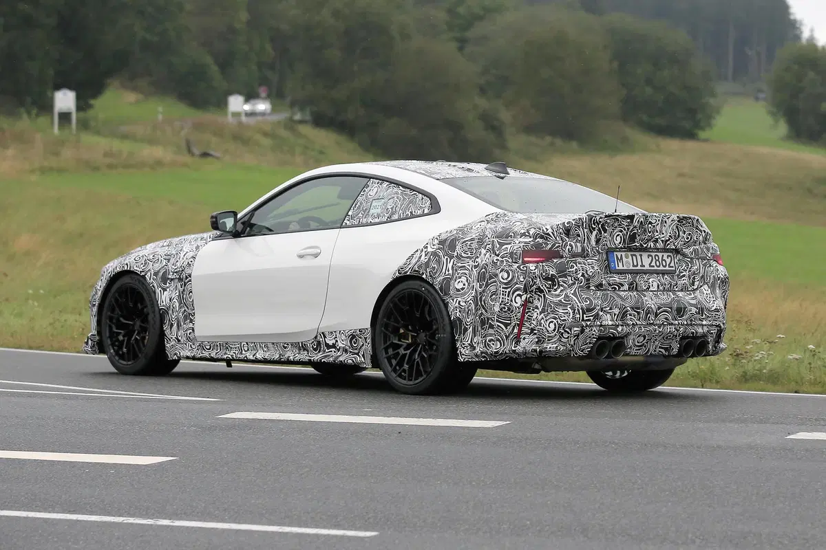 BMW M4 CSL, maxi rene o no? Le foto spia (12)