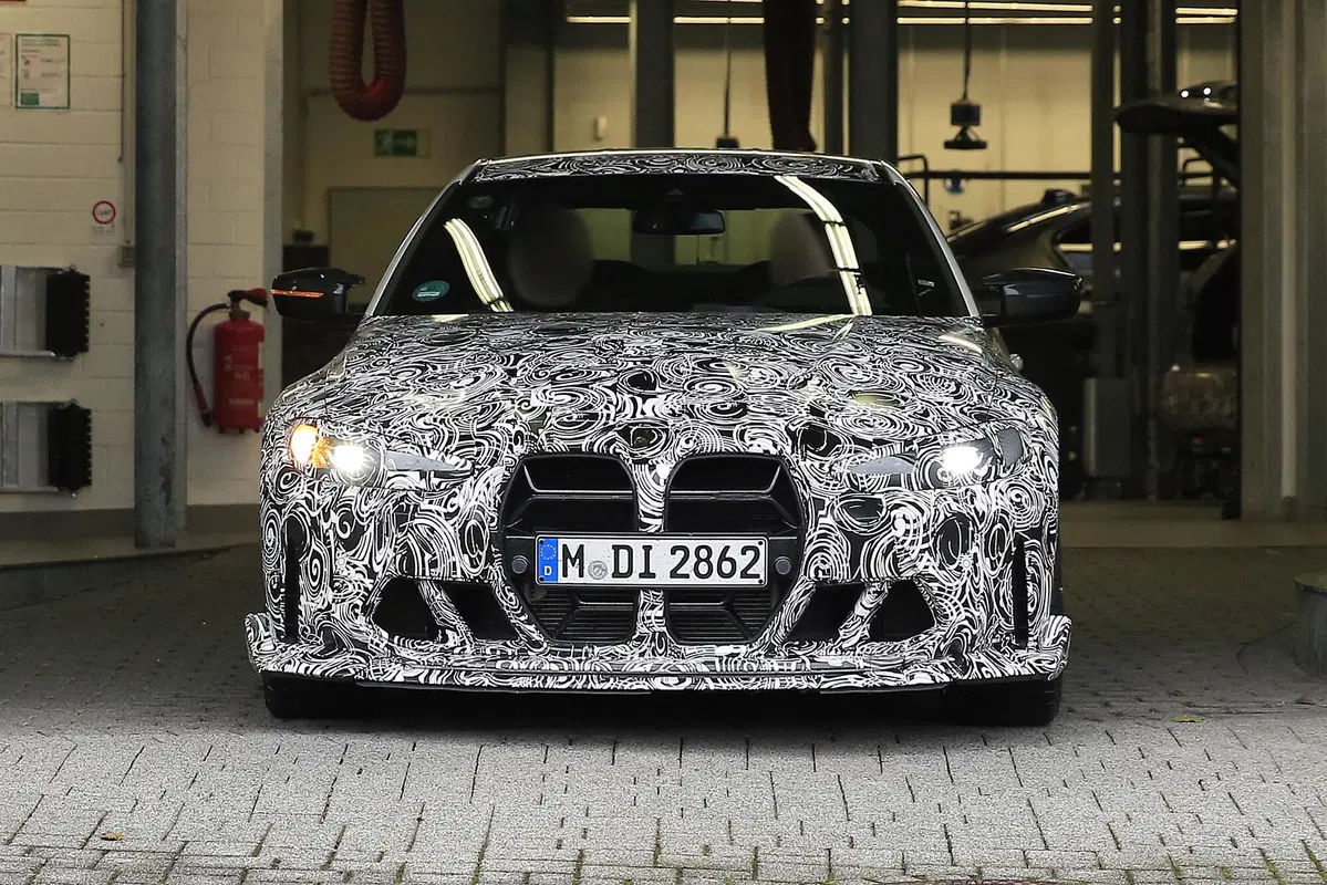 BMW M4 CSL, maxi rene o no? Le foto spia (14)