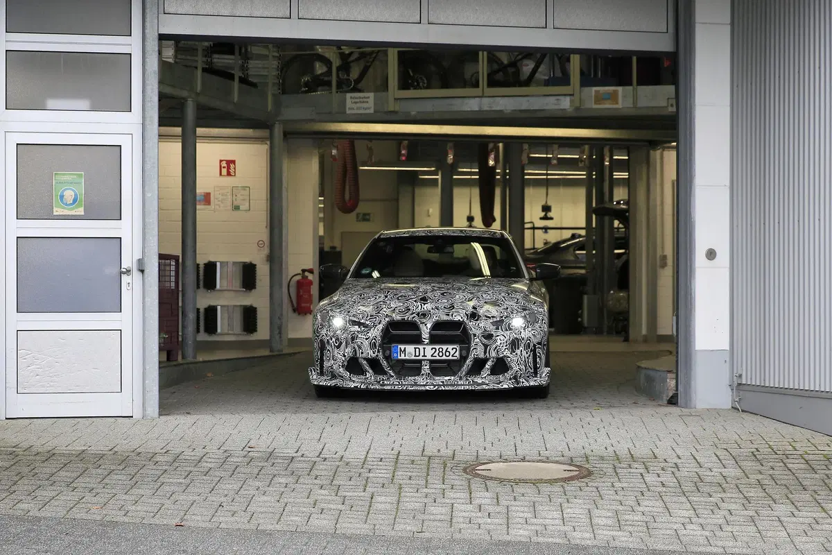 BMW M4 CSL, maxi rene o no? Le foto spia (19)