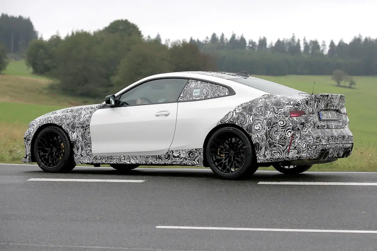 BMW M4 CSL, maxi rene o no? Le foto spia (18)